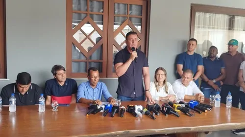 Ditinho fala durante entrevista após as eleições
