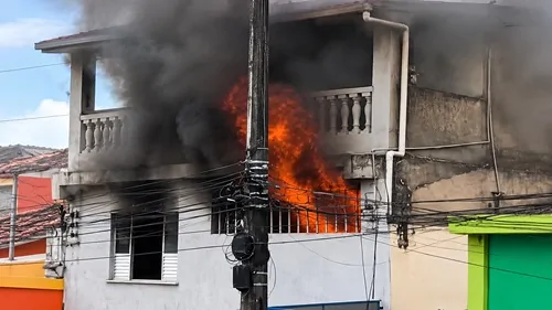 Incêndio atinge residência no bairro Batatan, em Nazaré, na Bahia.